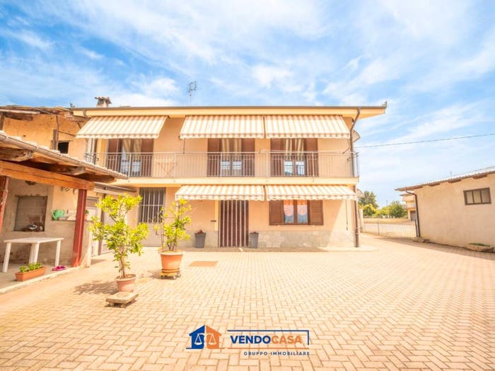 Casa con 6 locali in vendita in Via Cardè, Barge