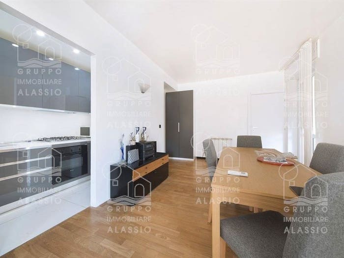 Appartamento trilocale in vendita in Centro, Alassio