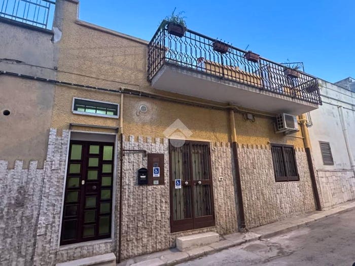 Casa quadrilocale in vendita in Via XXIV Maggio, Centro, Canosa di Puglia