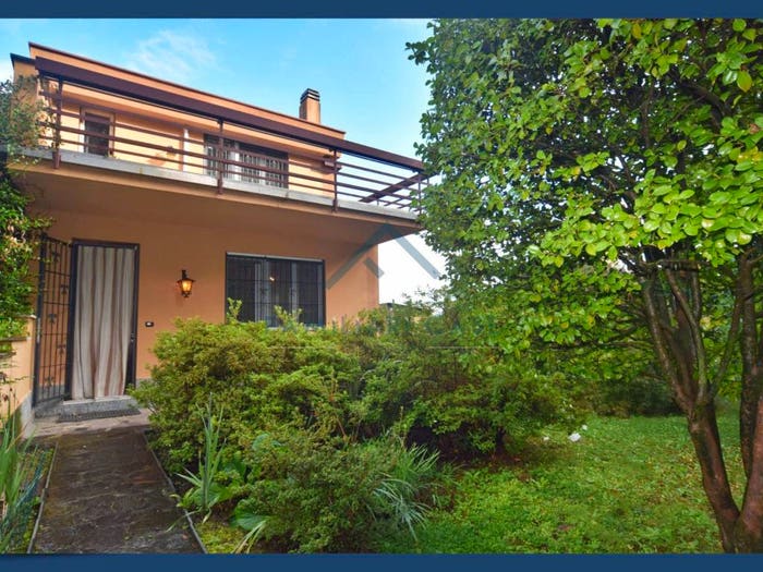 Casa quadrilocale in vendita in Via Campo di Maggio, Brunello