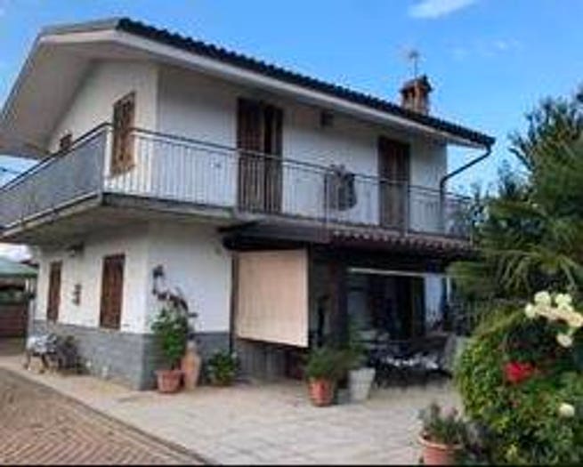 Casa con 6 locali in vendita in Frazione Perrero, Perrero, Barbania