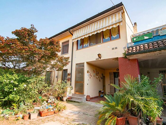 Appartamento trilocale in vendita in Via Giuseppe Mazzini, Centro, Castiglione d'Adda