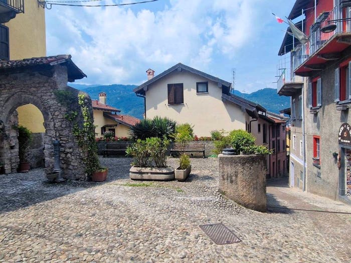 Casa con 6 locali in vendita in Via Don Carlo Gnocchi, Lierna