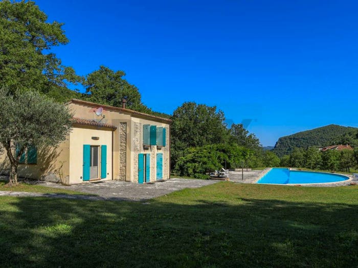 Casa quadrilocale in vendita in Grotte Sotto le Noci, Grotte Sotto Le Noci, Fabriano