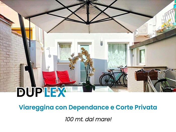 Casa con 6 locali in vendita in Via Ugo Foscolo, Viareggio