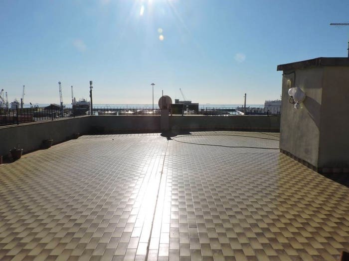 Appartamento con 6 locali in vendita in Via San Pier d'Arena, Sampierdarena, Genova