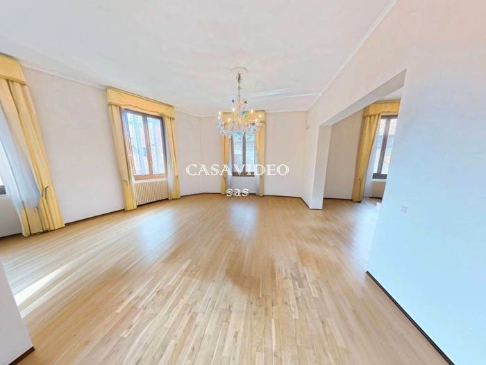 Appartamento con 6 locali in vendita in Via Canalino, Centro Storico, Modena