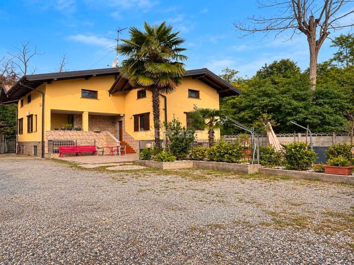 Casa quadrilocale in vendita in Via Pier Fortunato Calvi, Magnago