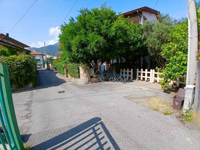 Casa trilocale in vendita in Via Tinelli, Centro, Massa