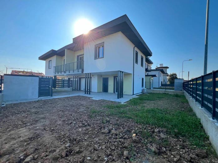 Casa trilocale in vendita in Via Padre Alberto Ferri, Centro, Cologno al Serio