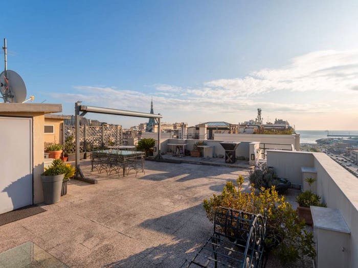 Appartamento con 6 locali in vendita in Viale delle Brigate Partigiane, Foce, Genova