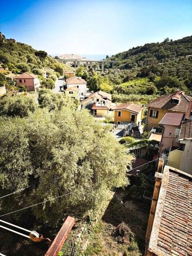 Appartamento trilocale in vendita in Via Artallo, Porto Maurizio, Imperia