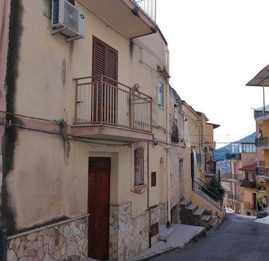 Casa quadrilocale in vendita in Via Bellini, Montelepre