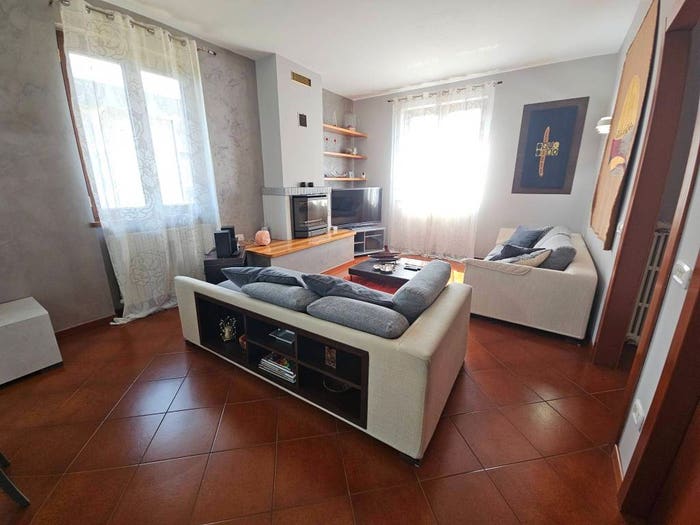 Casa quadrilocale in vendita in Via Oltrona, Lurate Caccivio