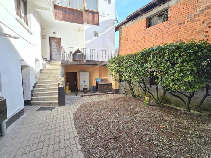 Casa con 6 locali in vendita in Via La Marmora, Crevacuore