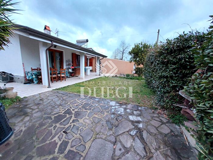 Casa con 6 locali in vendita in dei Lecci, Viareggio