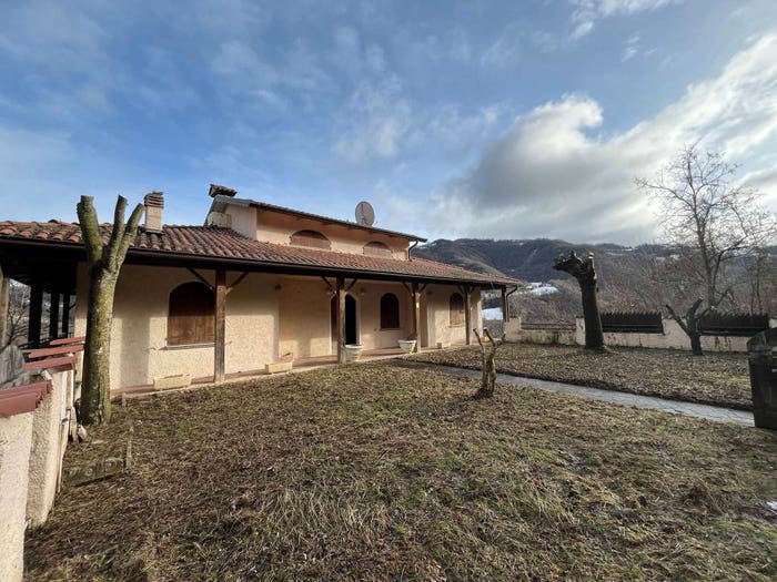 Casa con 5 locali in vendita in Strada Montroni, Neviano degli Arduini