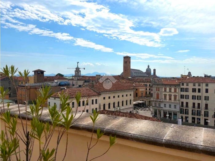 Appartamento trilocale in vendita in Riviera dei Ponti Romani, Piazze Duomo, Padova