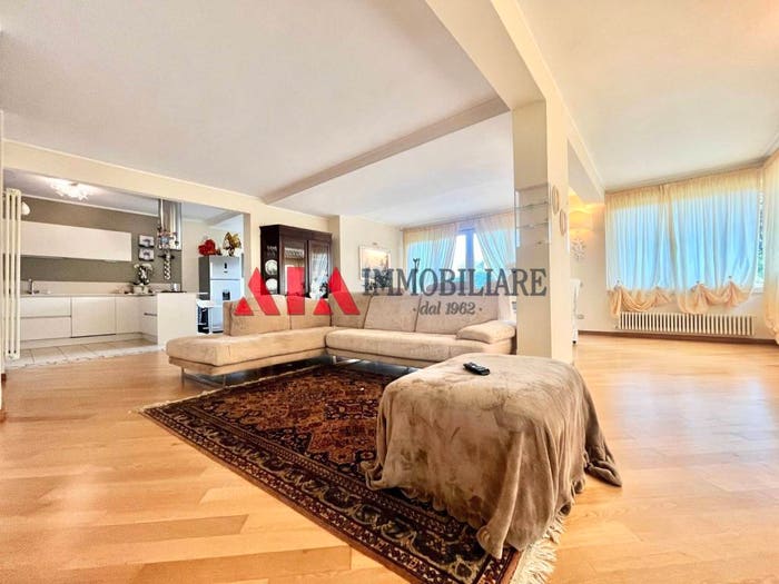Casa con 6 locali in vendita in Via Venezia, Oltrera, Pontedera