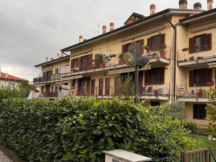 Appartamento trilocale in vendita in Via Don Luigi Negri, Centro, Rosate
