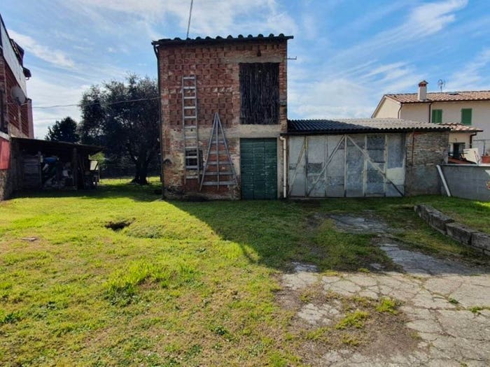 Casa con 5 locali in vendita in Piazza Napoleone San Michele, Lucca