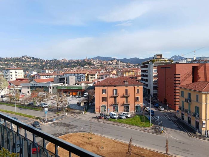 Appartamento trilocale in vendita in Largo Giuseppe Tironi, Canovine, Bergamo