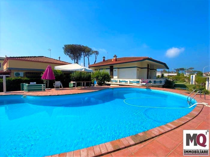 Casa con 6 locali in vendita in VIALE V LA BELLA, Baia Verde, Castel Volturno