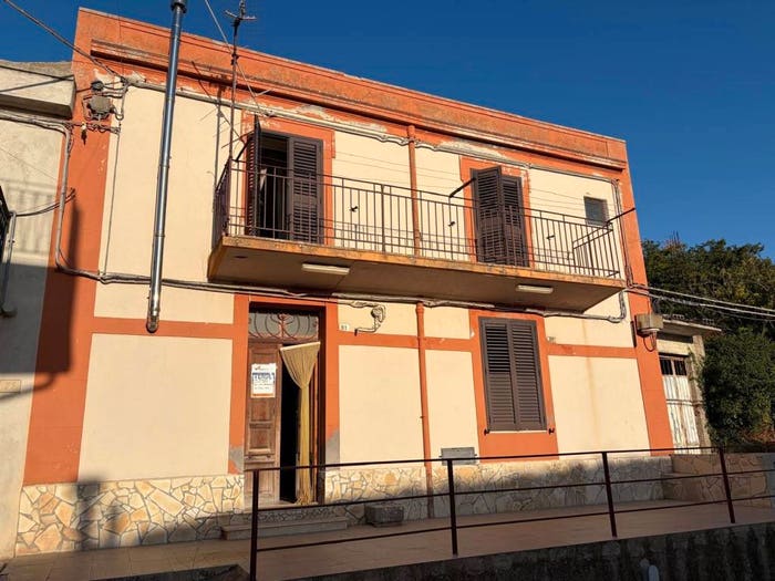 Casa con 6 locali in vendita in Via Principale, Santa Barbara, Montalbano Elicona