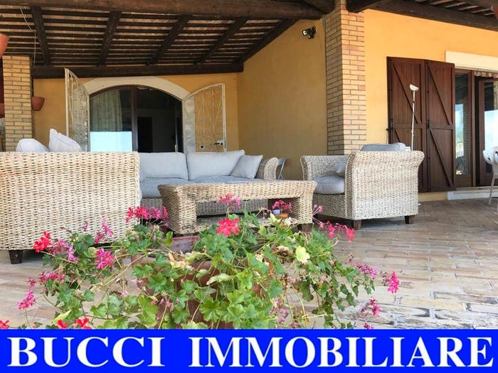 Casa con 6 locali in vendita in Contrada Salaiano, Civitaquana