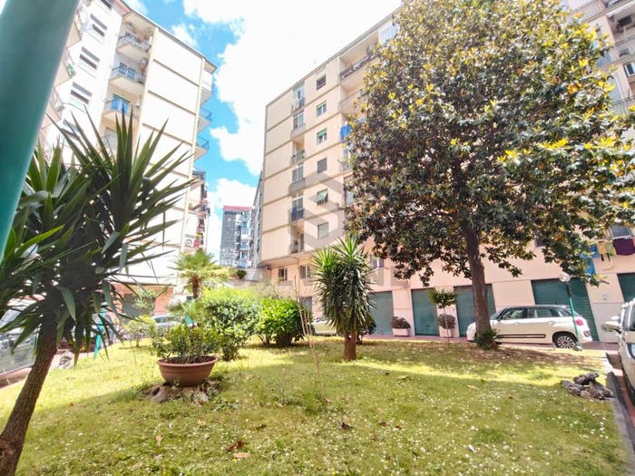 Appartamento con 5 locali in vendita in Via Francesco Paolo Tosti, Vomero, Napoli