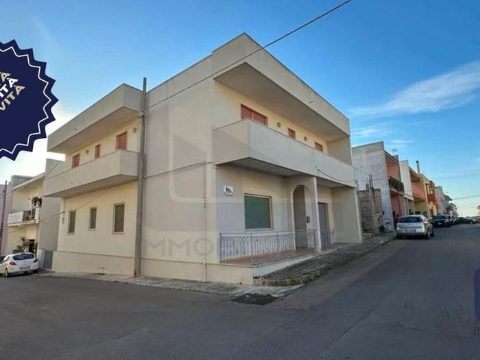 Casa con 6 locali in vendita in Via Bellini SNC, PresicceAcquarica