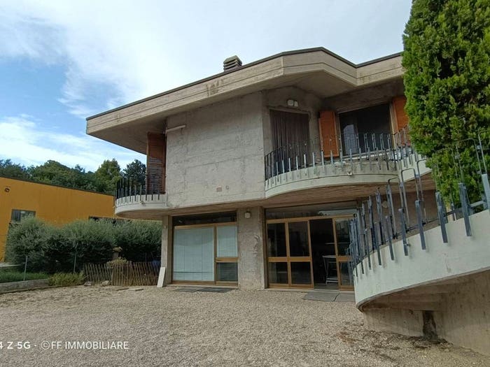 Casa con 5 locali in vendita in Via Arno, Piediripa, Macerata