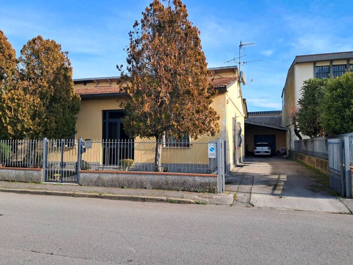 Casa con 5 locali in vendita in Via Lunga, Fornacelle, Montemurlo