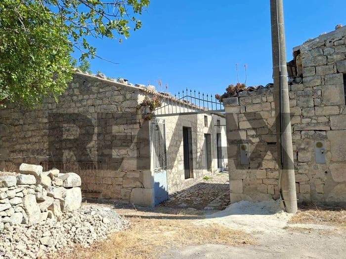 Casa con 6 locali in vendita in Contrada Calanchi Vanella, Modica Bassa, Modica