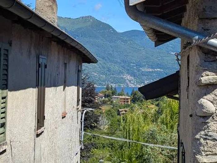 Casa con 6 locali in vendita in Vicolo Castellazzo, Castello, Castelveccana