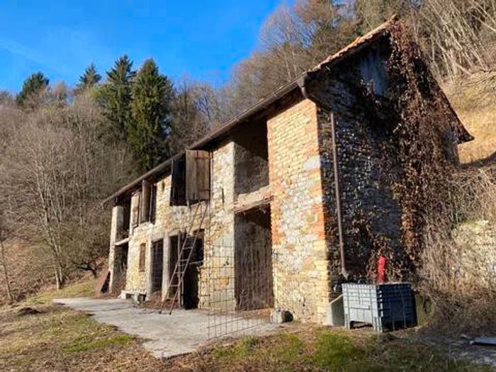 Casa quadrilocale in vendita in Alpago