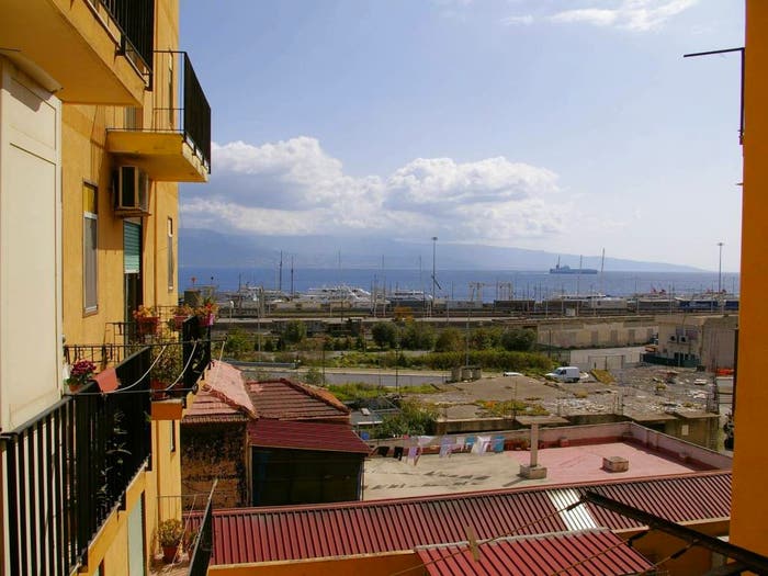Appartamento quadrilocale in vendita in Via Gibilterra, Quartiere Americano, Messina