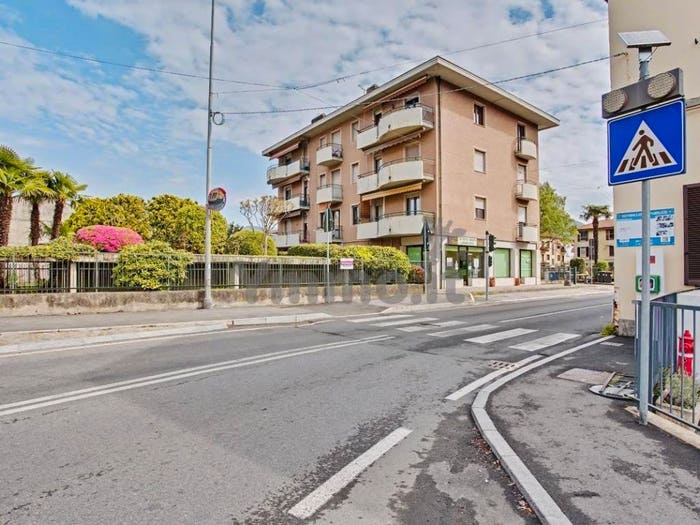 Appartamento trilocale in vendita in Via Don Piero Folli, Centro, Luino
