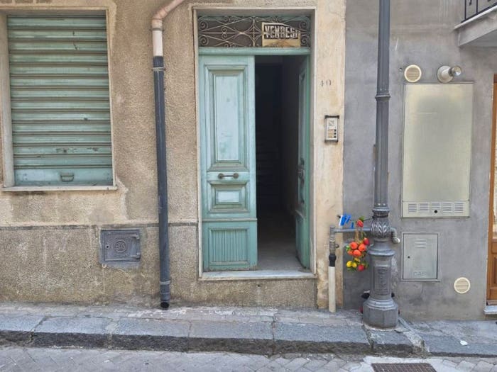 Appartamento con 6 locali in vendita in Via Regione Siciliana, Centro, San Teodoro