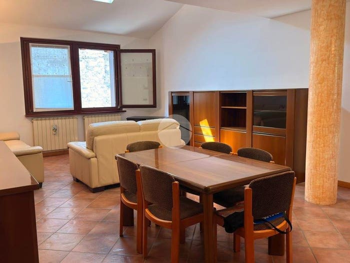 Appartamento quadrilocale in vendita in Via Leutelmonte, Centro, Esine