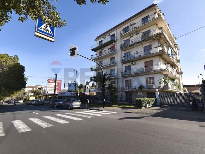 Appartamento con 6 locali in vendita in Viale Ulisse, Picanello, Catania