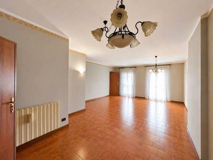 Appartamento quadrilocale in vendita in Via Palestrina, Roletto