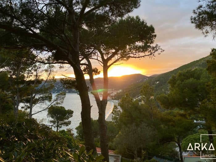 Appartamento quadrilocale in vendita in Via Torre d'Ere, Bergeggi