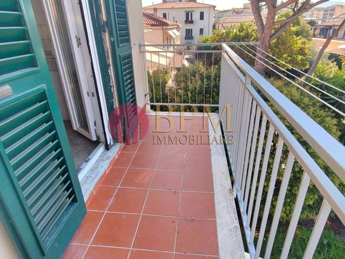 Appartamento quadrilocale in vendita in Piazza Maria Lavagna, Ospedale Stazione, Livorno