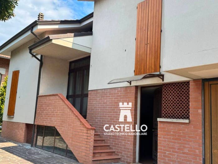 Casa con 6 locali in vendita in Via Tito Speri, Castelfranco Emilia