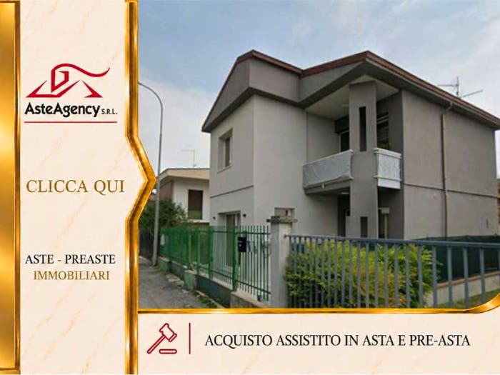 Casa quadrilocale in vendita in Via Giovanni Meazza, Centro, Fombio