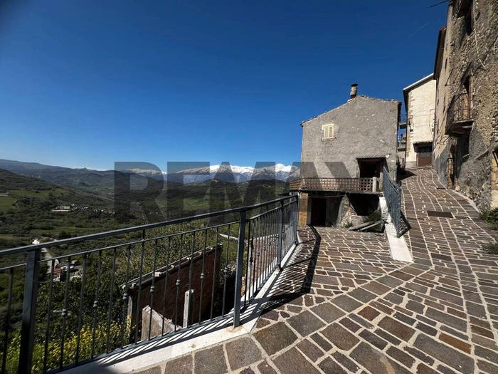 Casa con 6 locali in vendita in Centro, Altino