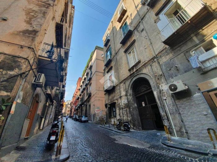 Appartamento trilocale in vendita in Vico Campanile al Consiglio, Monte Santo, Napoli