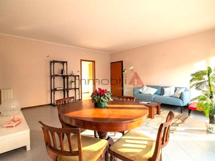 Appartamento trilocale in affitto in via Monterosa, Carugate