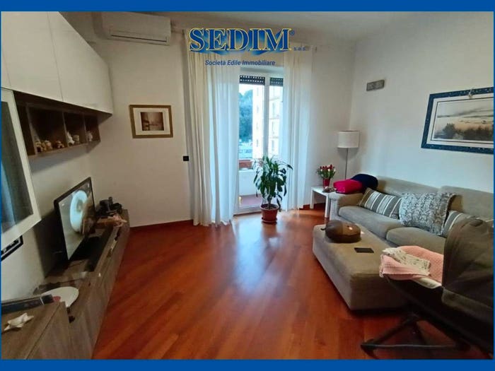Appartamento con 5 locali in vendita in Via Camillo Finocchiaro Aprile, Foce, Genova